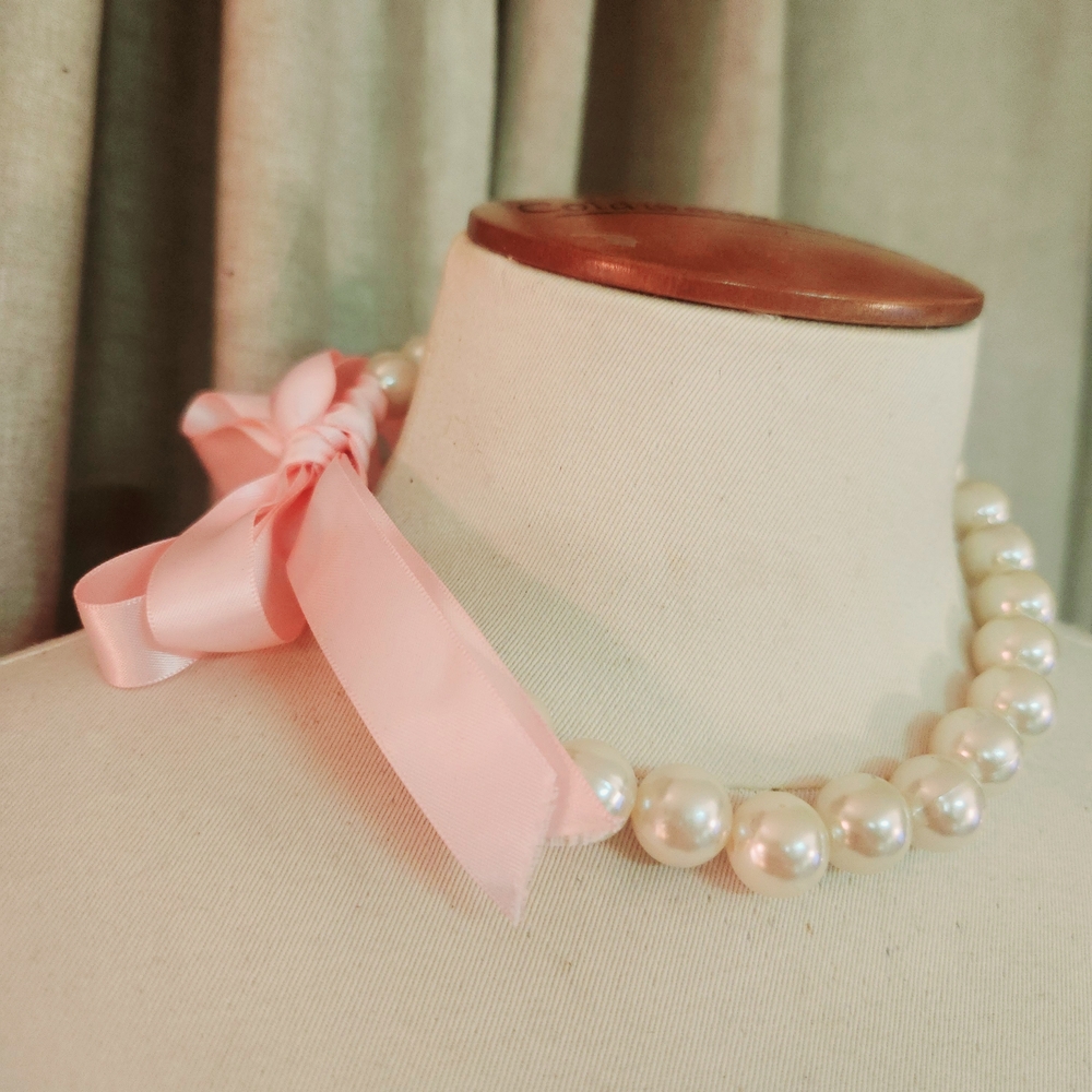 Vintage Elegant Pearl Necklace with Pink Ribbon